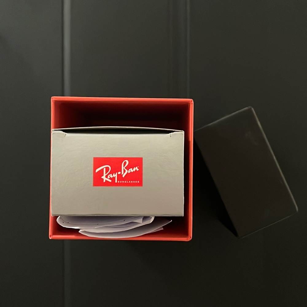 Ray-Ban Aviator sunglasses with case and cleaning cloth